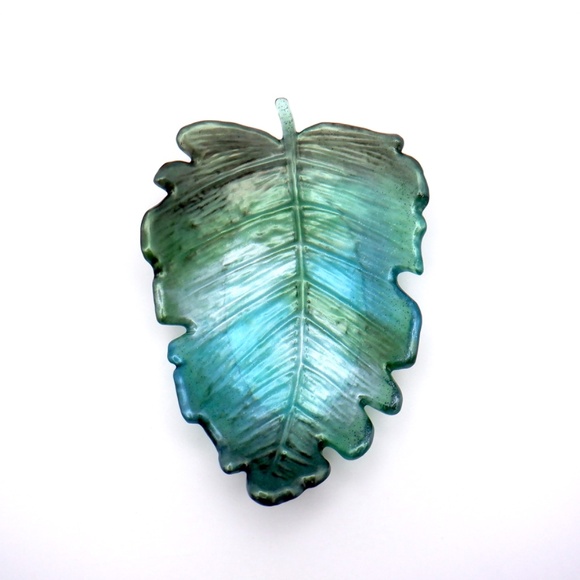 Handmade Resin Leaf Tray or Trinket Dish - Picture 2 of 7